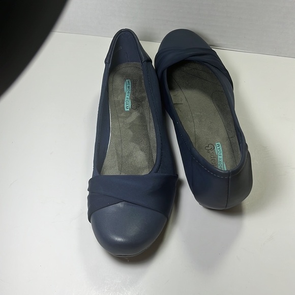 Bear Traps Mitsy Women's Slip-on Hidden Wedge Memory Foam in black and blue 6m - Picture 3 of 6